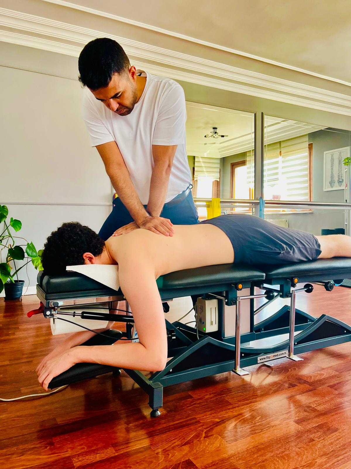 KAYROPRAKTİK OMURGA MANİPÜLATİF TEDAVİLERİ